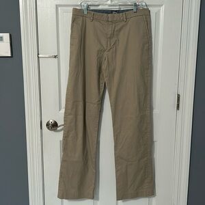 GAP Men’s Relaxed Fit Khaki Pants 34/34